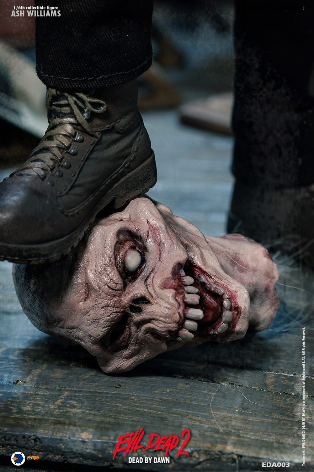 Evil Dead 2 Ash Williams Sixth Scale Figure