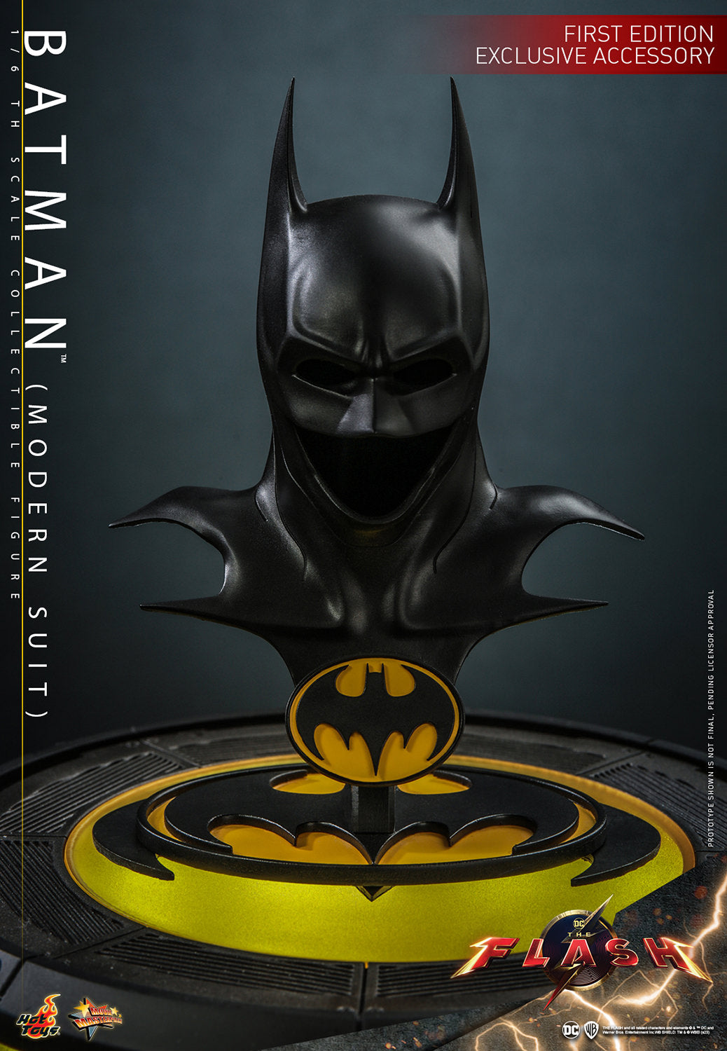 Batman (Modern Suit) 1/6 Scale Figure by Hot Toys