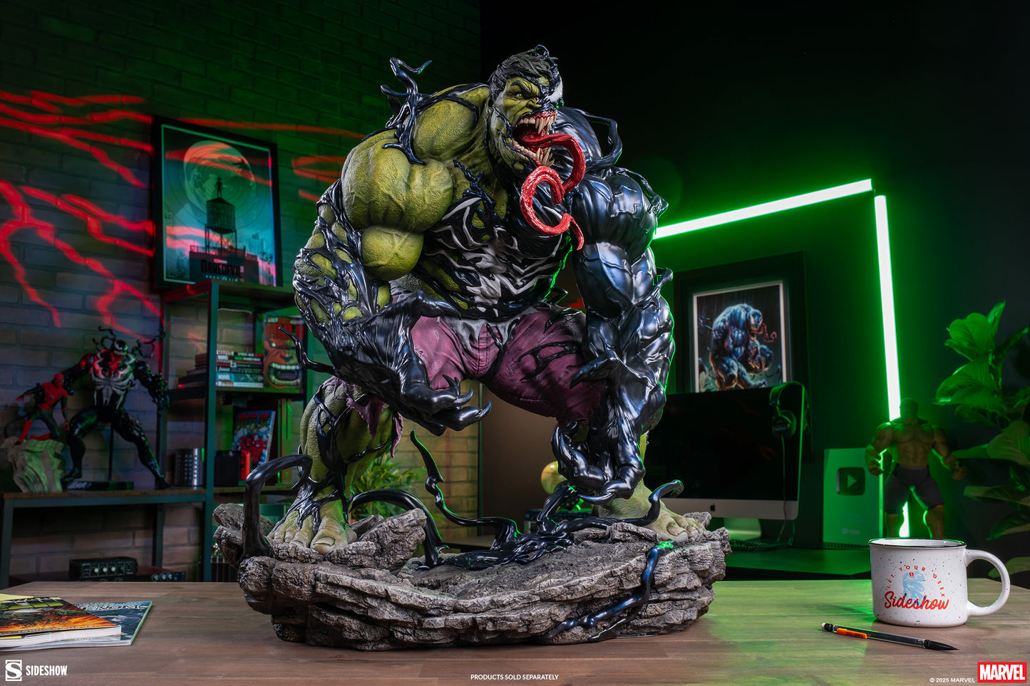 Venomized Hulk Premium Format™ Figure by Sideshow