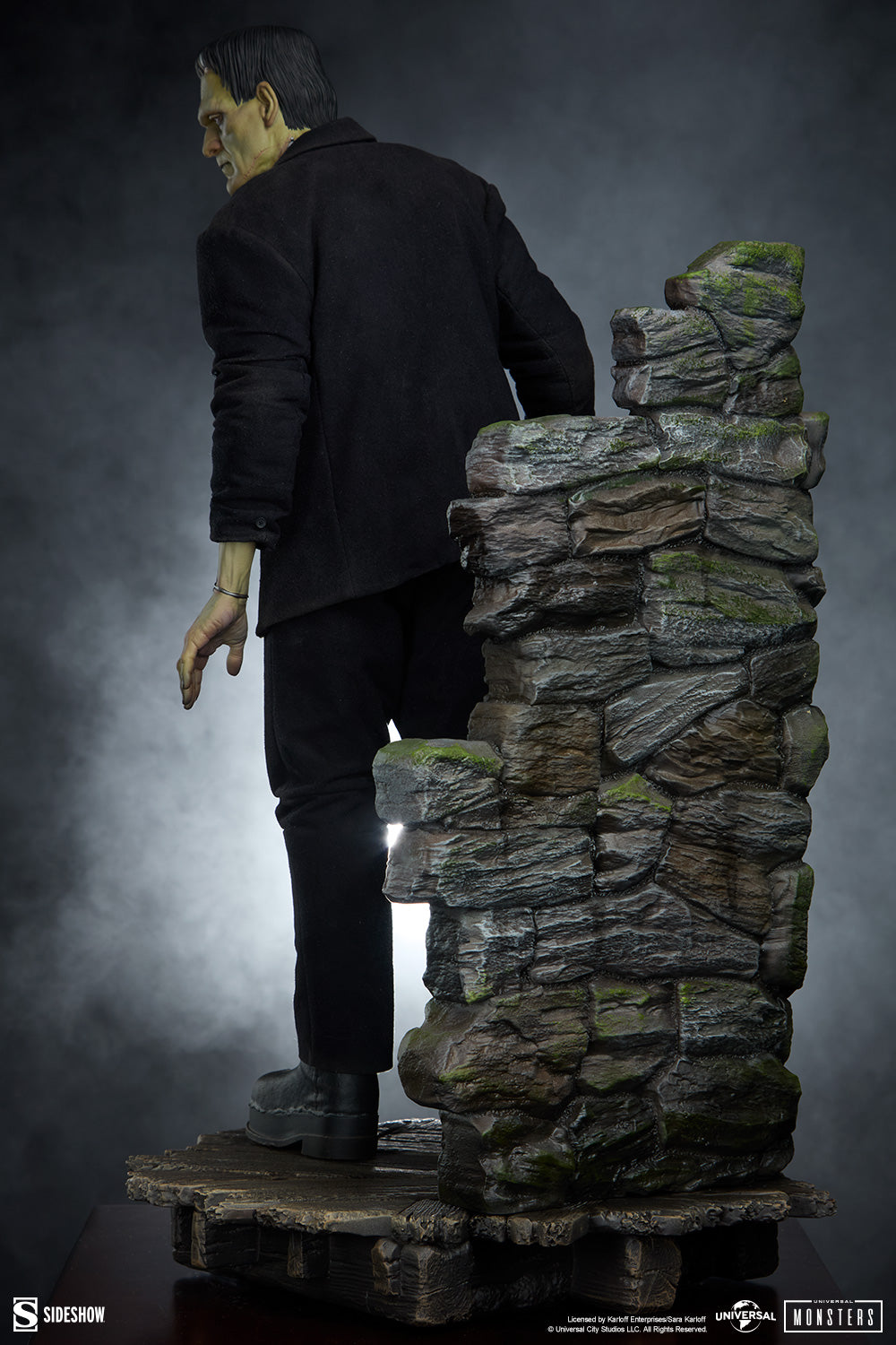 Frankenstein Premium Format Mixed Media™ Figure by Sideshow