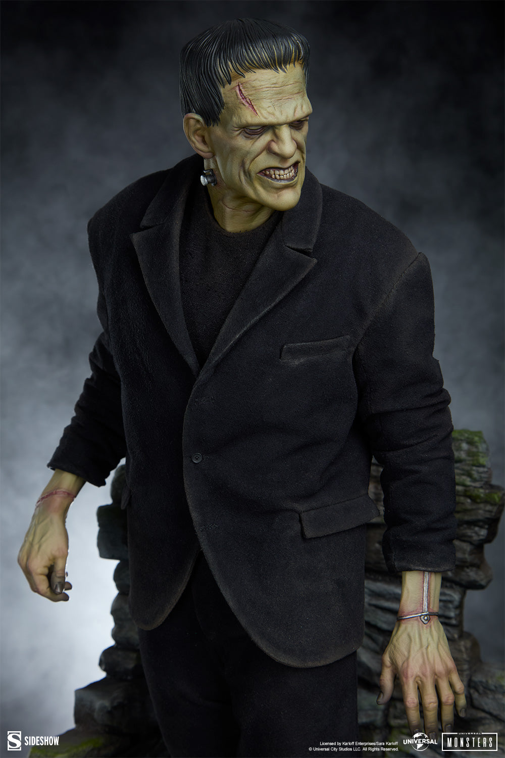 Frankenstein Premium Format Mixed Media™ Figure by Sideshow