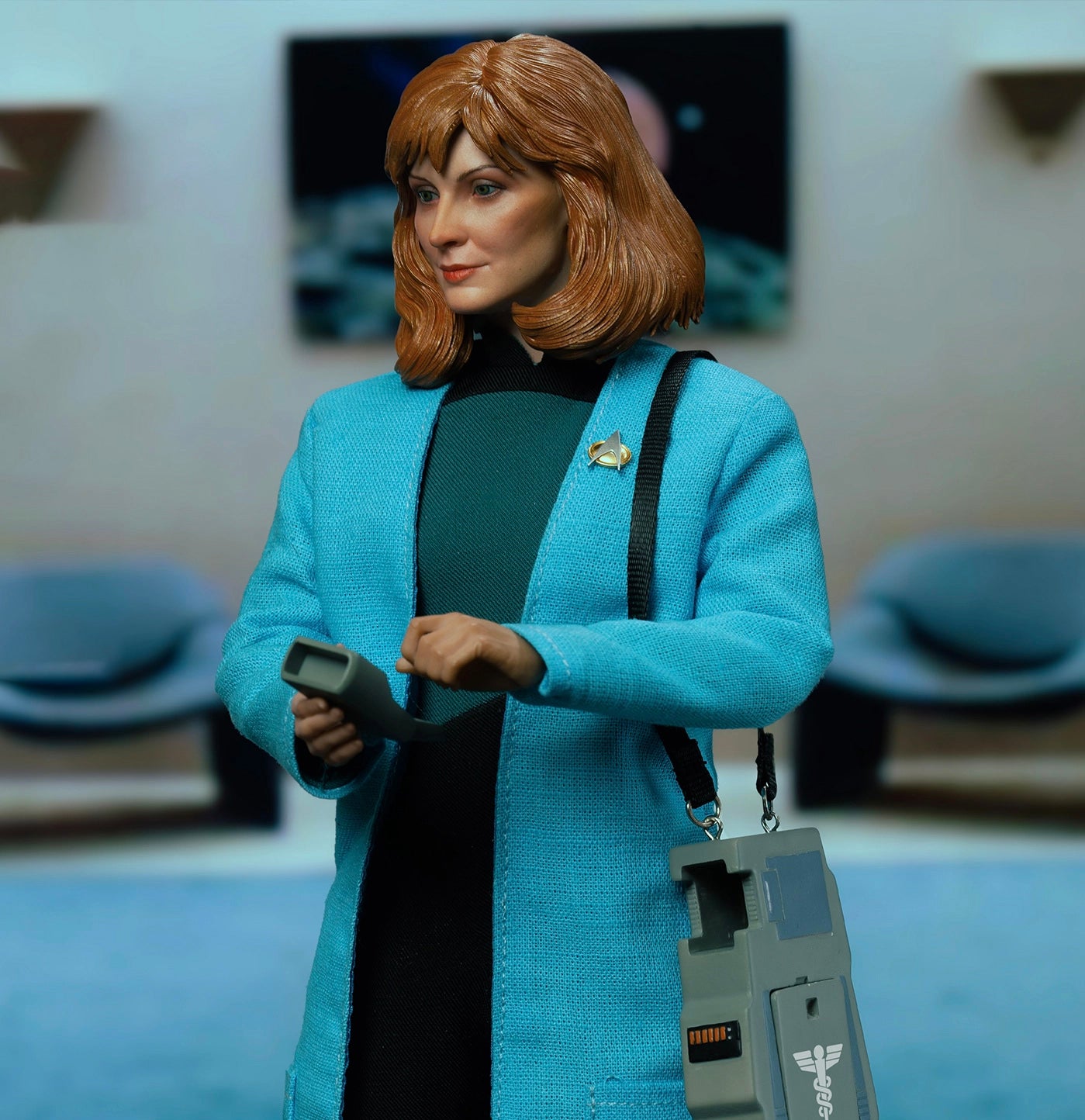 Dr. Beverly Crusher (Standard Edition) 1/6 Scale Figure