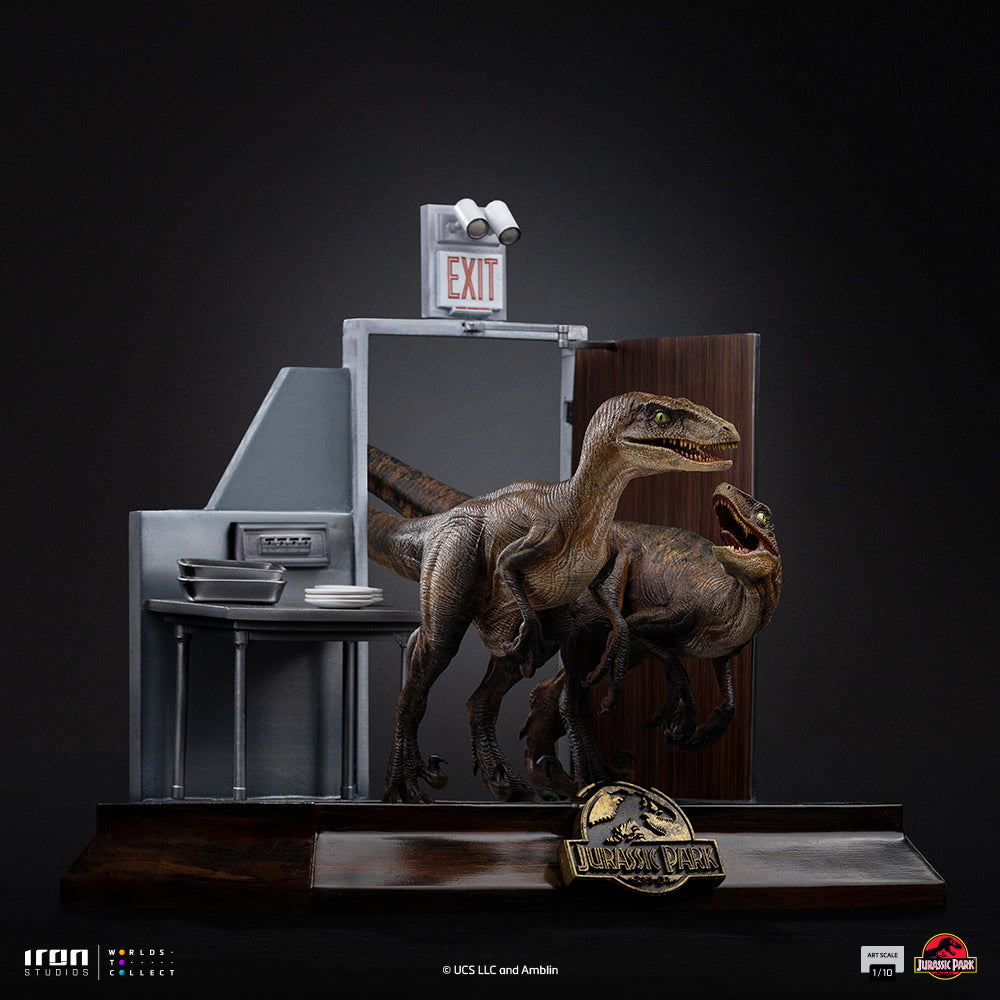 Raptors at the Kitchen’s Door 1:10 Art Scale Statue – Jurassic Park