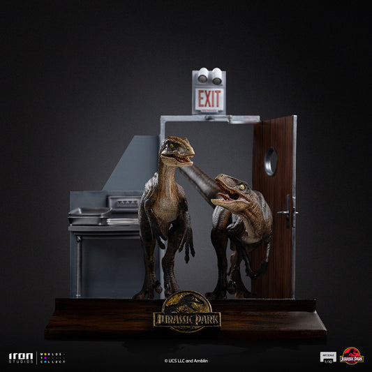 Raptors at the Kitchen’s Door 1:10 Art Scale Statue – Jurassic Park