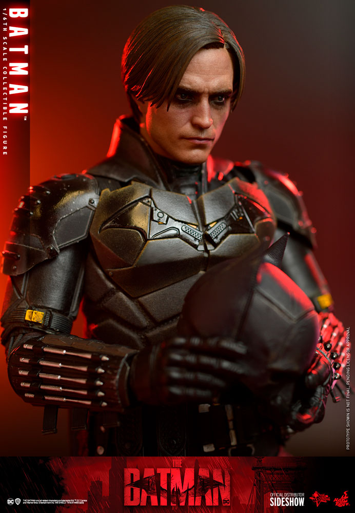 Batman and Bat-Signal Collectible Set by Hot Toys